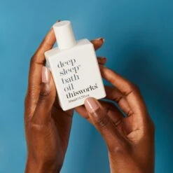 This Works Deep Sleep Bath Oil -This Works Shop Carouselimages DeepSleep hands