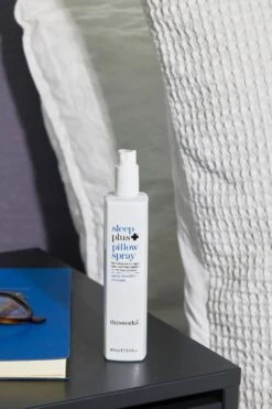 This Works Sleep Plus Pillow Spray Vegan 100ml -This Works Shop P76801s3